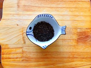 1、冬喝暖饮夏吃冰～养生养颜之气血双补女人汤,上面的步骤图漏了黑芝麻了，补上！