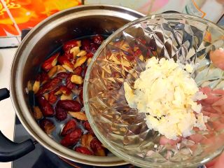 10、冬喝暖饮夏吃冰～养生养颜之气血双补女人汤,再放入当归片！