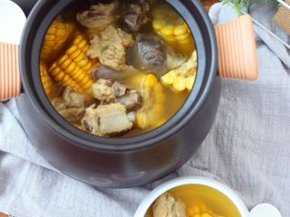 11、玉米排骨汤,请输入文字说明