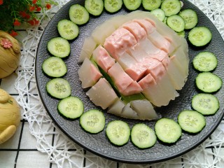 22、彩色猪皮冻,切开，虽木有之前漂亮了，但口感超级Q弹。