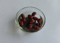 4、四色补血羹,黑提干、红枣洗净