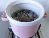 7、四色补血羹,大火烧开，转小火煲1小时左右