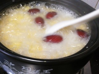 8、南瓜红枣小米粥,大火煮开，