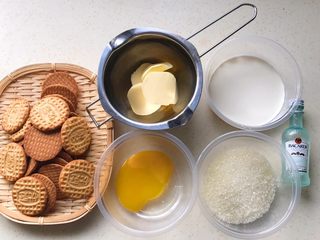 4、奶油红薯蛋糕条,准备好其他食材