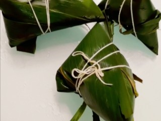 7、红枣花生葡萄干粽子,包好的粽子