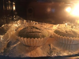 11、抹茶麻薯软欧,烤了两炉