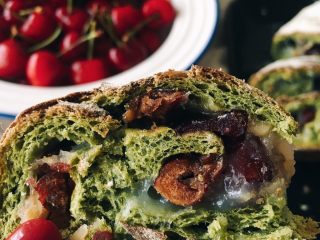 15、抹茶麻薯软欧,麦香，坚果香，麻薯的软糯每一口下去都幸福感爆棚