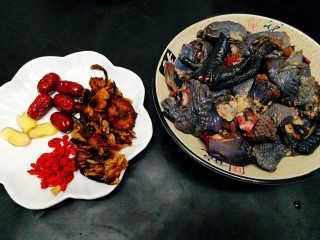 1、菌类料理+红枣榛蘑乌鸡汤,食材准备好