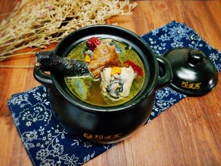 14、菌类料理+红枣榛蘑乌鸡汤,成品图