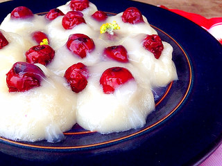 12、糯米红枣新吃法,把甜汁浇在红枣上面即可，在撒上少许糖桂花