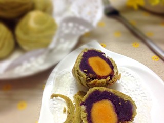 15、紫薯蛋黄抹茶酥,酥松