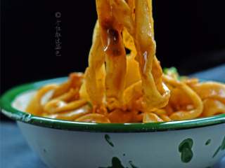 12、蒜蓉芝麻酱拌面,只用1分钟，就能做出万能的料汁。吃面，拌菜都可以。