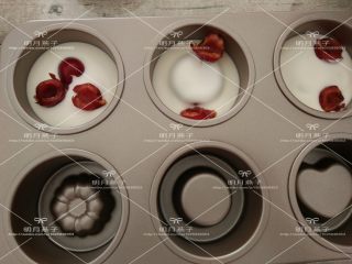 12、酸奶慕斯,加入水果粒