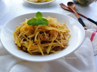 7、子姜炒五花,辣辣的超级好吃下饭。