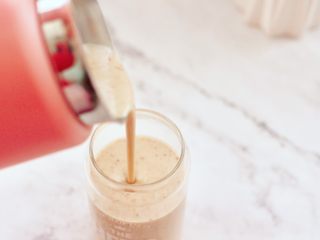 14、核桃花生红枣露,香浓丝滑的核桃花生红枣露打好了，不用过滤超细腻，一次一杯容量刚刚好，远离繁琐，营养小助手。