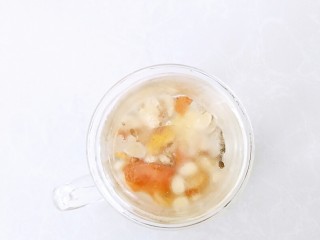 5、补血益气养颜茶,盖上盖子，闷10分钟。