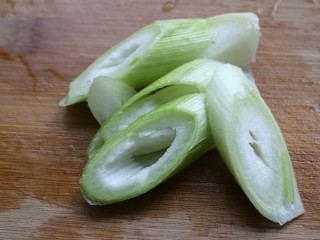 6、≈湖北油焖大虾≈,大葱切片