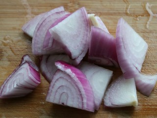 7、≈湖北油焖大虾≈,洋葱切块