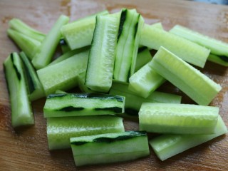 12、≈湖北油焖大虾≈,黄瓜切条