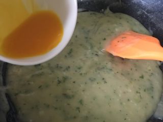 14、辅食计划+虾蓉玉米杂蔬羹,打入鸡蛋。