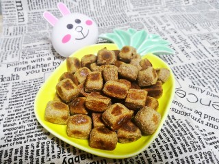 14、减肥小馒头,全麦面格外有股麦香味道，好闻好吃。看电视看手机的时候当零食吃哦。