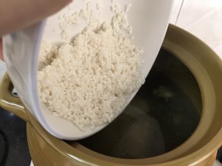 14、蚝仕咸骨菜干粥,然后再加入大米