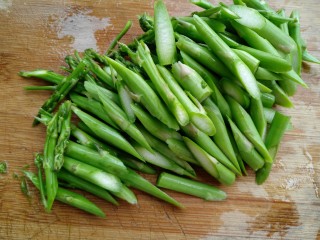 6、咸蛋芦笋火腿焗土豆,芦笋洗干净切条