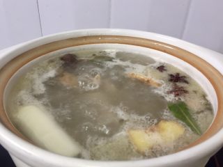 5、竹笋蘑菇咸鹅汤,大火煮开，小火慢炖1小时