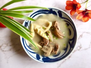 16、竹笋蘑菇咸鹅汤,端上桌，享用吧……