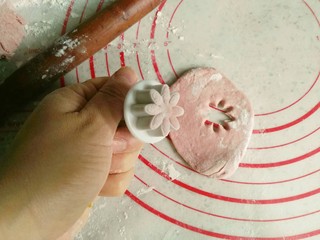 12、红薯包。,  模具有大有小，这样的花朵摆放错落有致。