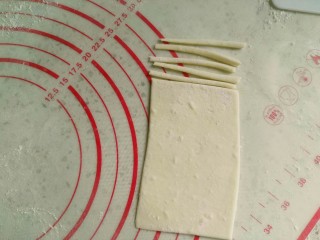 9、红薯包。,切成细长条