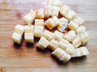 5、丝瓜炒油条,油条切小块