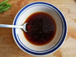 12、老醋三宝#吃出好身材#,搅拌均匀。