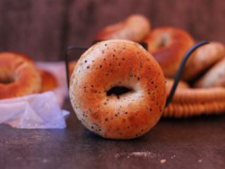 13、藜麦贝果,三色藜麦的加入让贝果瞬间变得妖娆妩媚