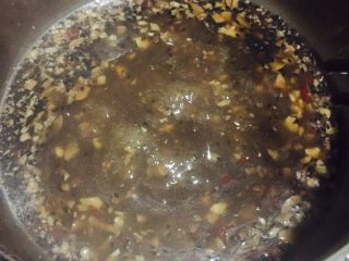 9、桂花红枣核桃羹#冬喝暖饮夏喝冰#,再次用中火煮开即可，这时候再加入调好的生粉水，用汤勺搅拌均匀（此过程忘记拍了，下次补上????）