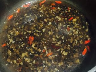 10、桂花红枣核桃羹#冬喝暖饮夏喝冰#,出锅前加入枸杞稍微煮一下就可以了