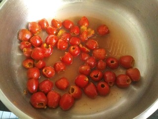 7、山楂果酱,大火烧开