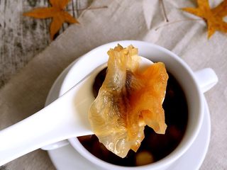 6、桂圆莲子羹,完成