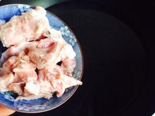 7、#猪肋排#筒骨胡萝卜粥,倒入筒骨