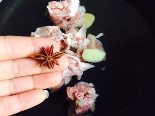 10、#猪肋排#筒骨胡萝卜粥,一个八角