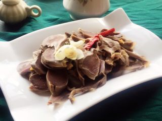 13、糟卤毛豆,鸭胗也一起出品，一下子两个冷菜就完成了。