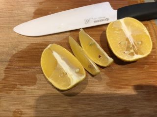 14、香酥鱼排（比炸的还酥）,切几片柠檬