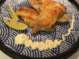 15、香酥鱼排（比炸的还酥）,摆上柠檬角，挤上上葵美乃滋！