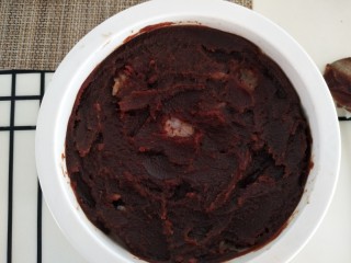 12、苜蓿米饭塔,再放入一层米饭，然后再放一层豆沙。