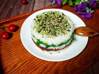 16、苜蓿米饭塔,撒上海苔香松。