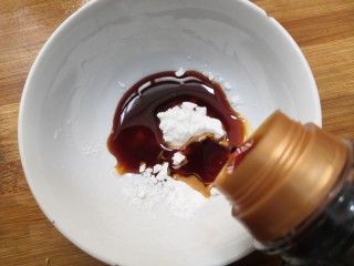 21、西兰花炒牛肉,加入生抽20克