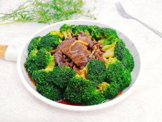 33、西兰花炒牛肉,上桌，开吃啦