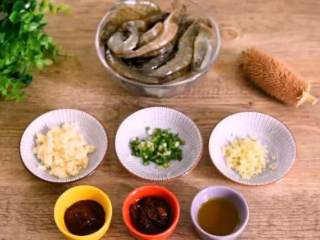 1、超级美味的油焖基围虾,今天就来教你做,食材图