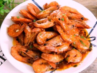 8、超级美味的油焖基围虾,今天就来教你做,小伙伴们来尝试下吧！