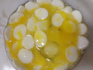 4、山药红枣糕,搅拌一下。